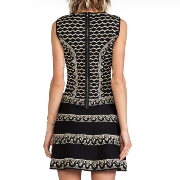 BCBGMAXAZRIA Wilma Dress Sz S Black Chevron Heavy Knit Sleeveless‎ Fit & Flare - Picture 2 of 8